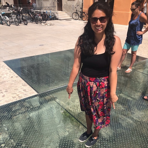 Welcome to chicmachine!! I'm Diana!! 😊 - Picture 5 of 9